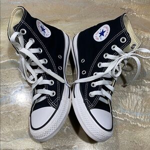 Converse Chuck Taylor All Star Unisex Black Sneakers Shoes Women’s 6 / Men’s 4